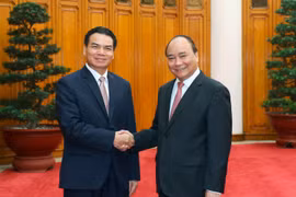 PM receives Lao minister, Chinese group chairman
