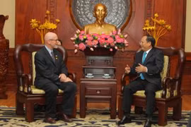 US Communist Party leader welcomed in HCM City 