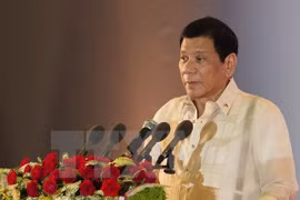 Philippine President begins official visit to Vietnam 