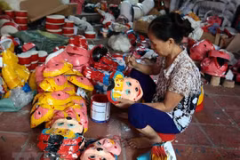 Mid-Autumn toy making village in Hung Yen 
