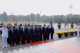 Party, State leaders pay tribute to President Ho Chi Minh