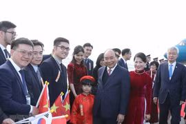 PM arrives in Busan to attend ASEAN-RoK Commemorative Summit 