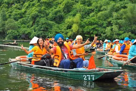 Indian delegation calls at Trang An tourist site