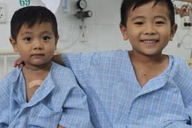 Binh Thuan: Needy kids receive free heart checks