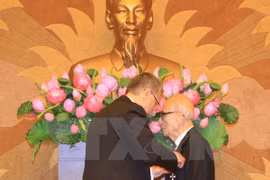 Prof. Vu Khieu receives Hungary’s Knight Cross Order