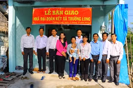 More charity houses handed over to poor households in Can Tho