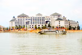 Luxury resort in Ha Long Bay opens