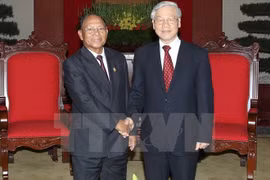  Vietnamese leaders congratulate Cambodia on National Day 
