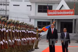 Vietnam, Laos set to continue fighting crimes next year