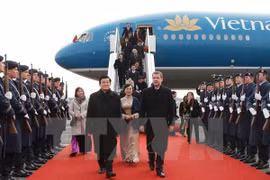 President arrives in Berlin, starting State visit 