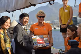  Da Nang yacht welcomed by ambassador in Cape Town