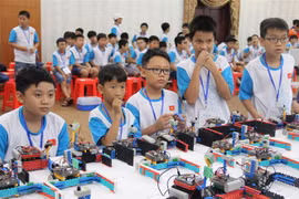 About 150 young students attend Vietnam Robot contest