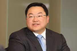 Malaysia hunts for key figure in 1MDB scandal