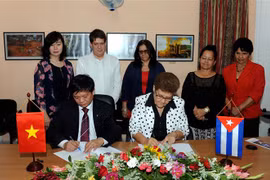 Vietnam, Cuba sign cooperation documents during Party chief’s visit 