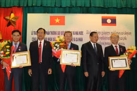 Leaders of Dong Nai honoured with Lao Order of Independence