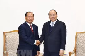 PM Nguyen Xuan Phuc receives Lao Justice Minister Xaysy Santivong