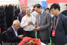 Vietnam firms attend sixth India International Silk Fair