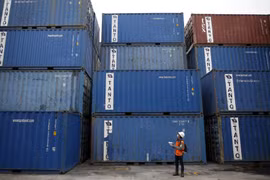 Indonesia posts largest trade deficit in five years 