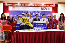 BIDV donates 1 billion VND to Hue Festival 