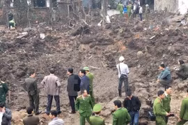 Explosion kills 2 children, injures 8