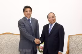 Prime Minister hosts Greek Ambassador 