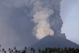 Indonesia: toxic gas from volcano harms 30 people