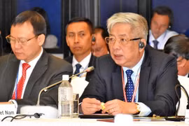 Deputy Defence Minister Nguyen Chi Vinh meets RoK, Canadian deputy ministers 