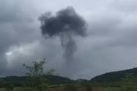 Two pilots killed in military aircraft crash in Nghe An