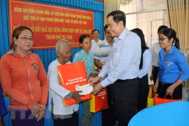 VFF leader extends New Year greetings to Khmer community in Tra Vinh