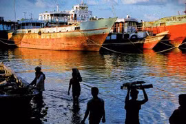 Thailand to destroy 861 illegal fishing vessels