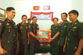 Tay Ninh extends greetings to Svay Rieng armed forces on Cambodian New Year