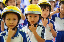 Gia Lai reviews “Helmet for children” project