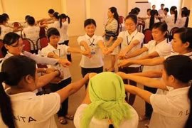 Vu A Dinh scholarships presented to excellent ethnic students