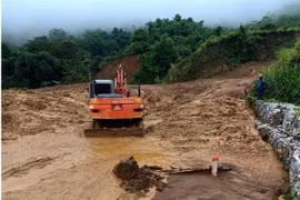 Typhoon-triggered floods leave 10 dead, 2 missing 