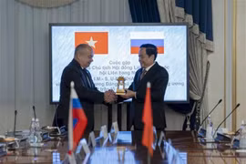 VFF President meets with Russian officials