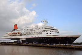 Young Vietnamese leaders set sail