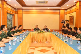 Young Vietnamese, Indian soldiers engage in exchanges 