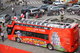 Double-decker city tour gains tourists’ favour