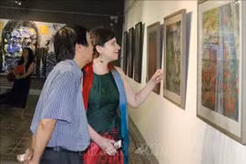 Vietnamese, Hungarian paintings on display in HCM City