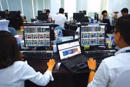 Shares end three-day rally on fears of volatility
