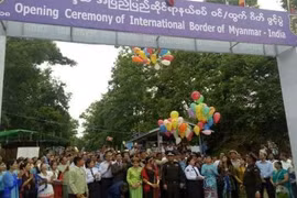 Myanmar opens new checkpoints on border with India