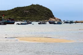 High waves damage sea embankments in central province