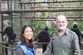 Amazing family saves primates