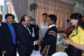PM gives Tet gifts to needy workers, ethnic people in Dak Lak