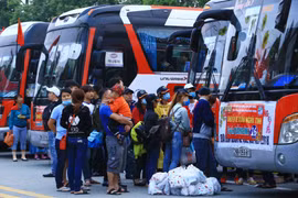 Free coaches bring workers home for Tet