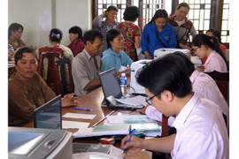 Few poor people take up work abroad