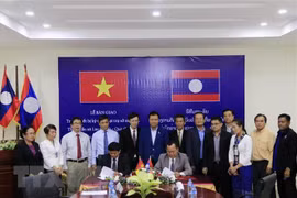 VNA presents equipment to Laos’ KPL