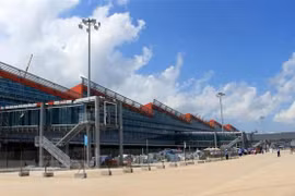 Quang Ninh prioritises advertising air routes to Van Don airport