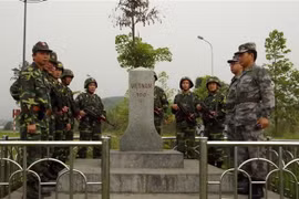 Vietnamese, Chinese border guards hold joint patrol