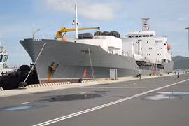 Russian Naval ships anchored at Cam Ranh port, begin Vietnam visit
